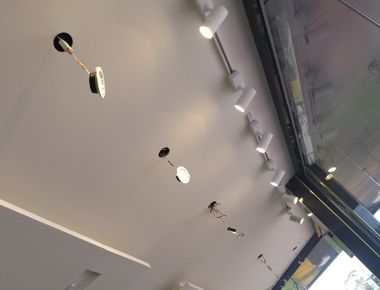 Thi công vách cửa kính